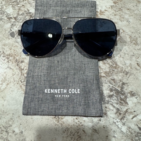 Kenneth Cole Black/Blue Sunglasses W Sleeve - Picture 1 of 5